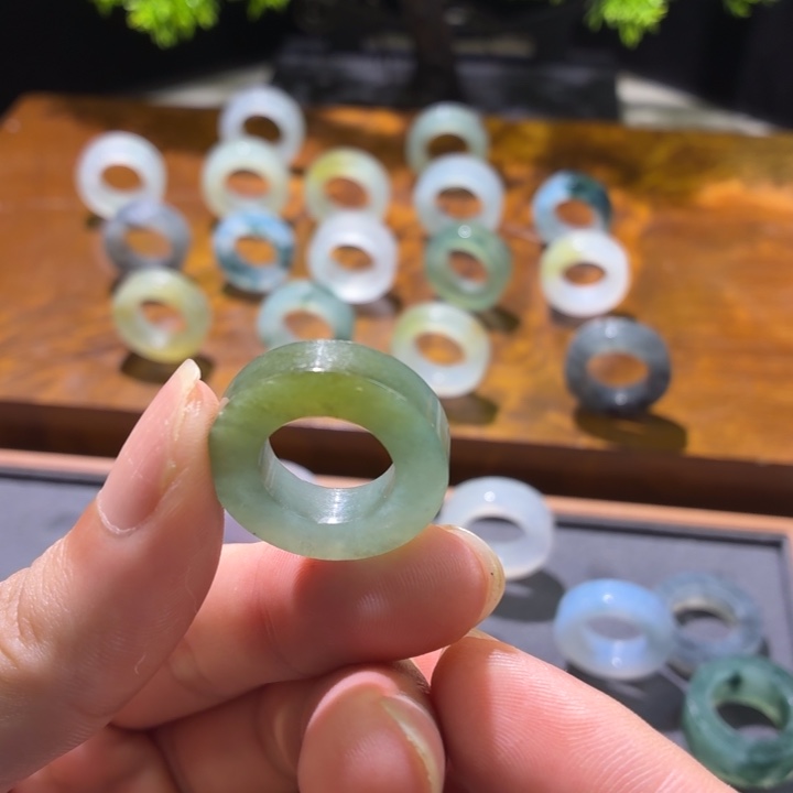 未镶嵌定制翡翠戒指