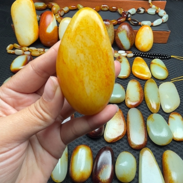 *****和田玉未镶嵌颈饰