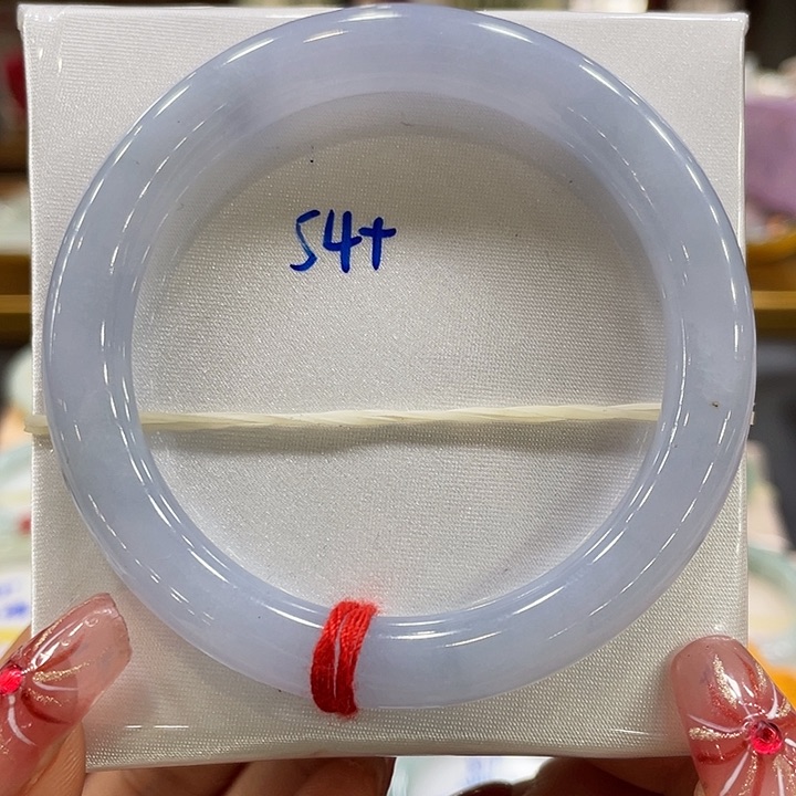 翡翠手镯未镶嵌翡翠