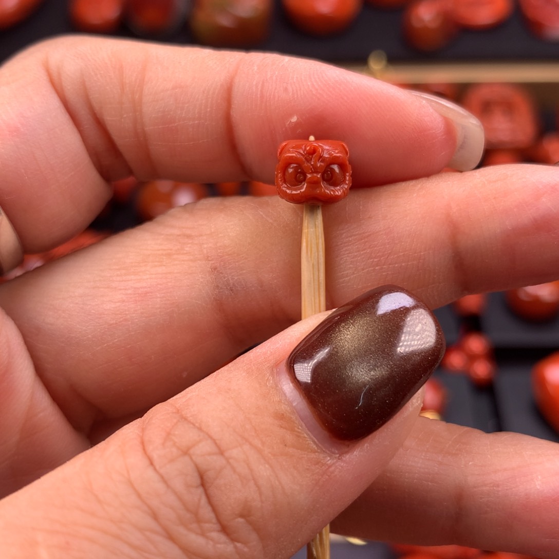 未镶嵌醒狮7.8mm南红玛瑙
