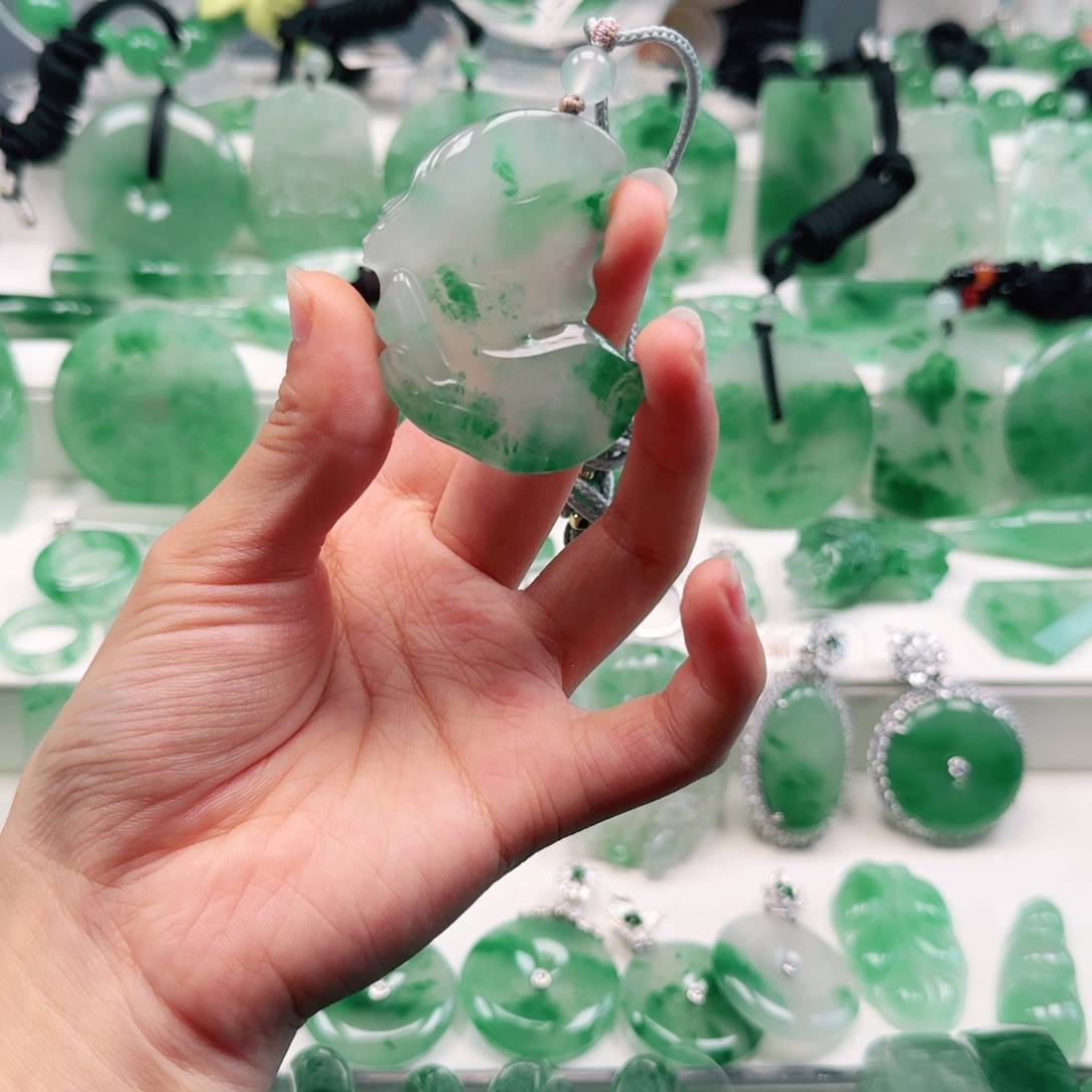 石英质玉未镶嵌吊坠(赠链)