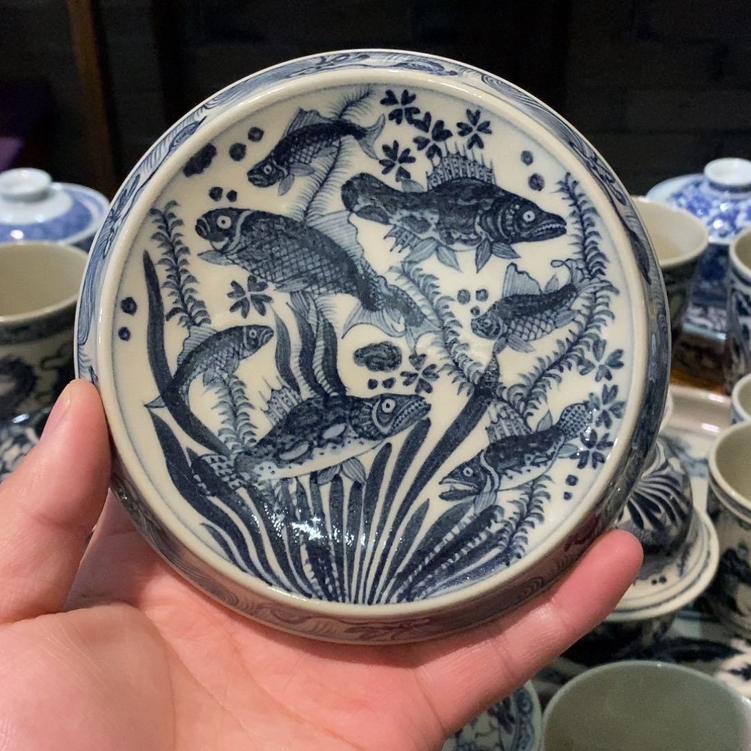 鱼藻纹盖置 直径：13c m