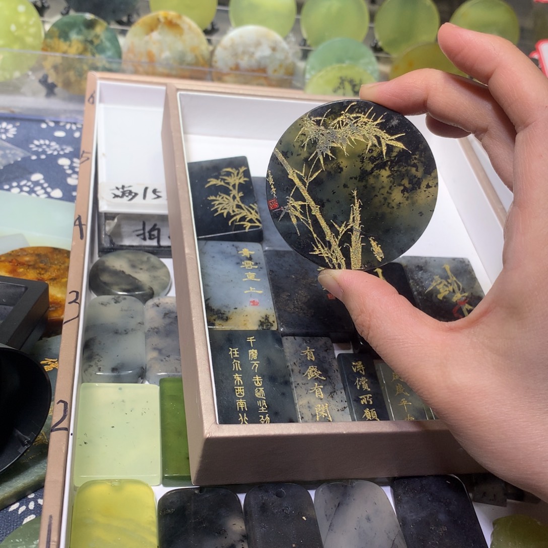 蛇纹石玉合金雕刻小摆