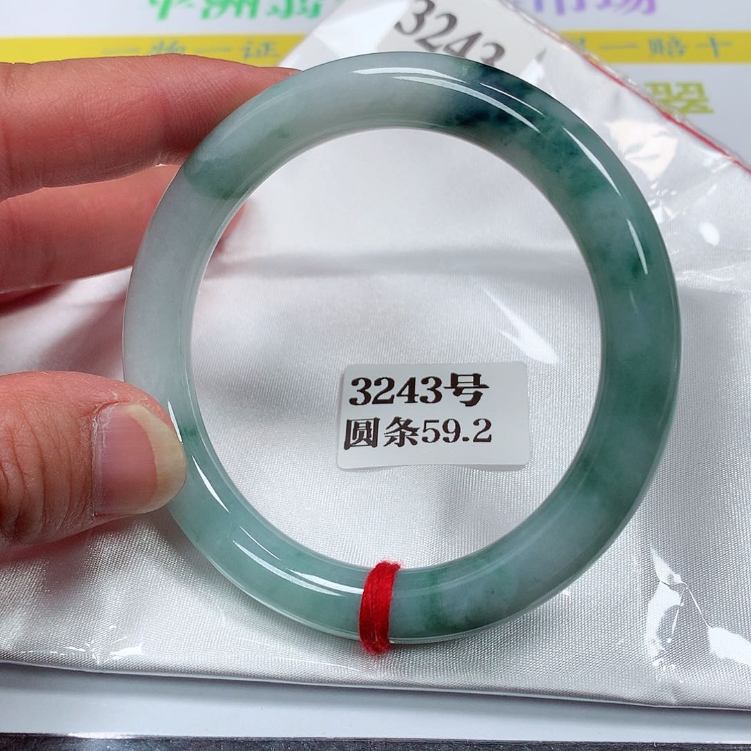 【闪购商品】翡翠手镯未镶嵌3243号