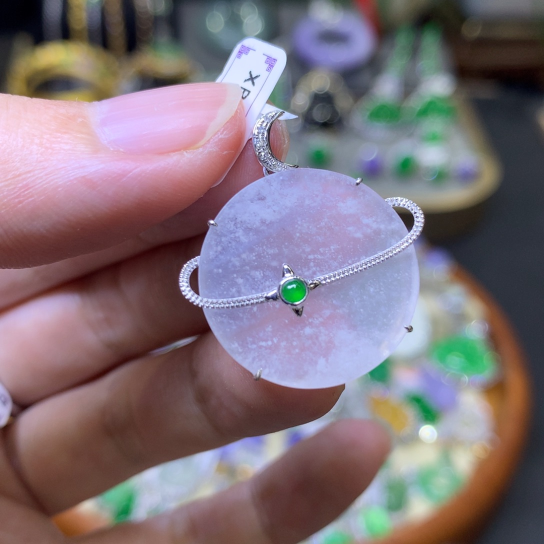 翡翠18K金镶嵌颈饰