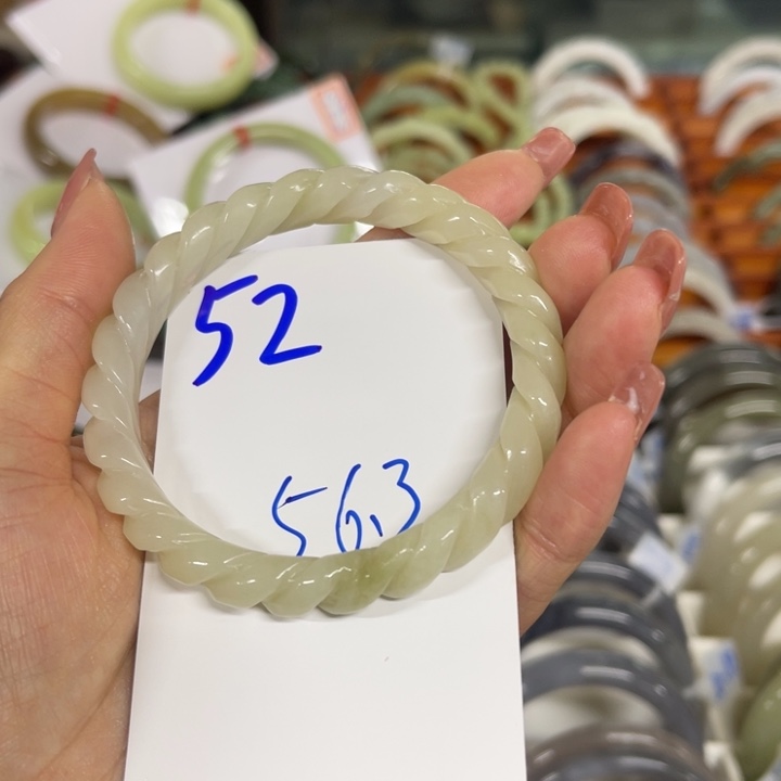 和田玉未镶嵌手镯