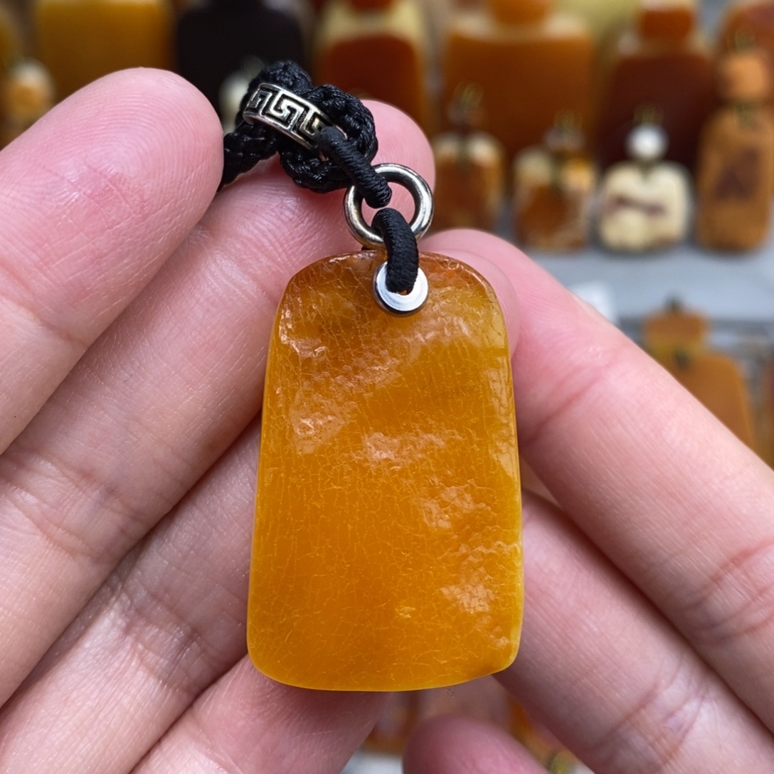 蜜蜡未镶嵌珠宝奇石