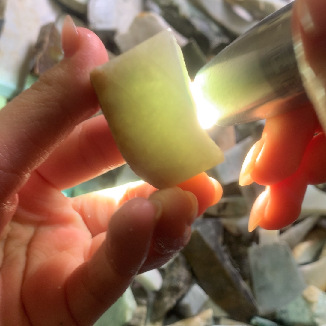 翡翠颈饰未镶嵌缅甸翡翠