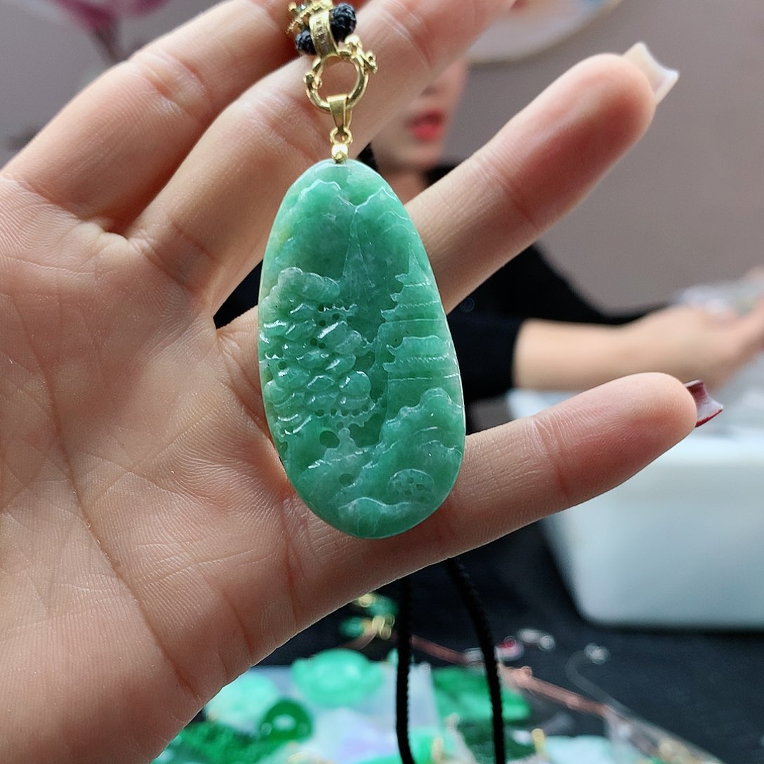 【闪购商品】翡翠吊坠(赠链)合金