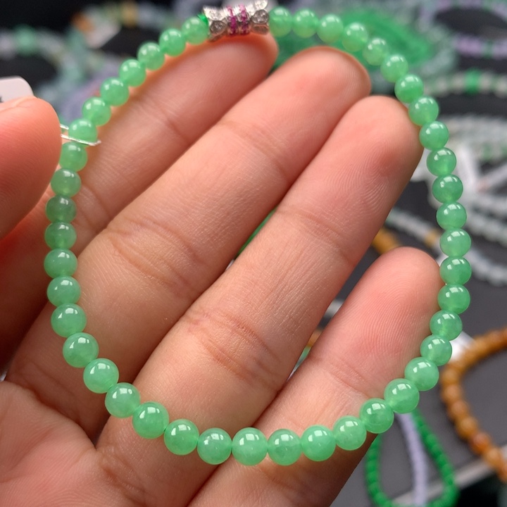 翡翠手镯未镶嵌卡