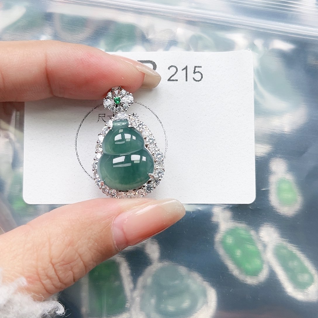 翡翠颈饰未镶嵌翡翠215