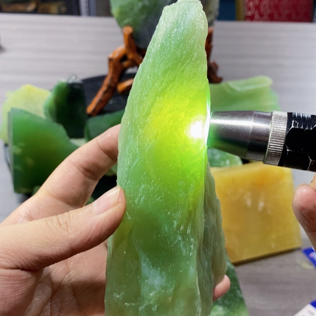 蛇纹石玉未镶嵌岫玉原石蛇纹石玉