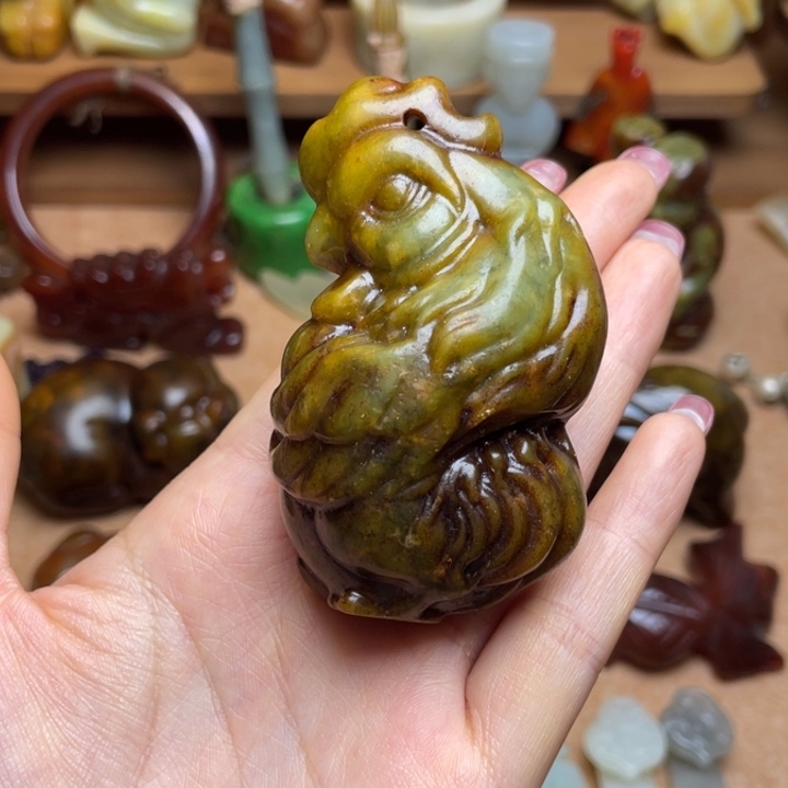 蛇纹石玉未镶嵌颈饰