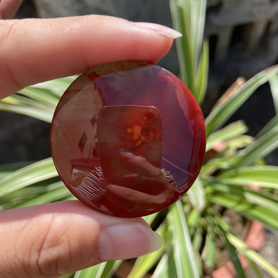 收藏级南红川料玫红色大圆牌吊坠，尺寸42×12.2纹理意境感十足色红