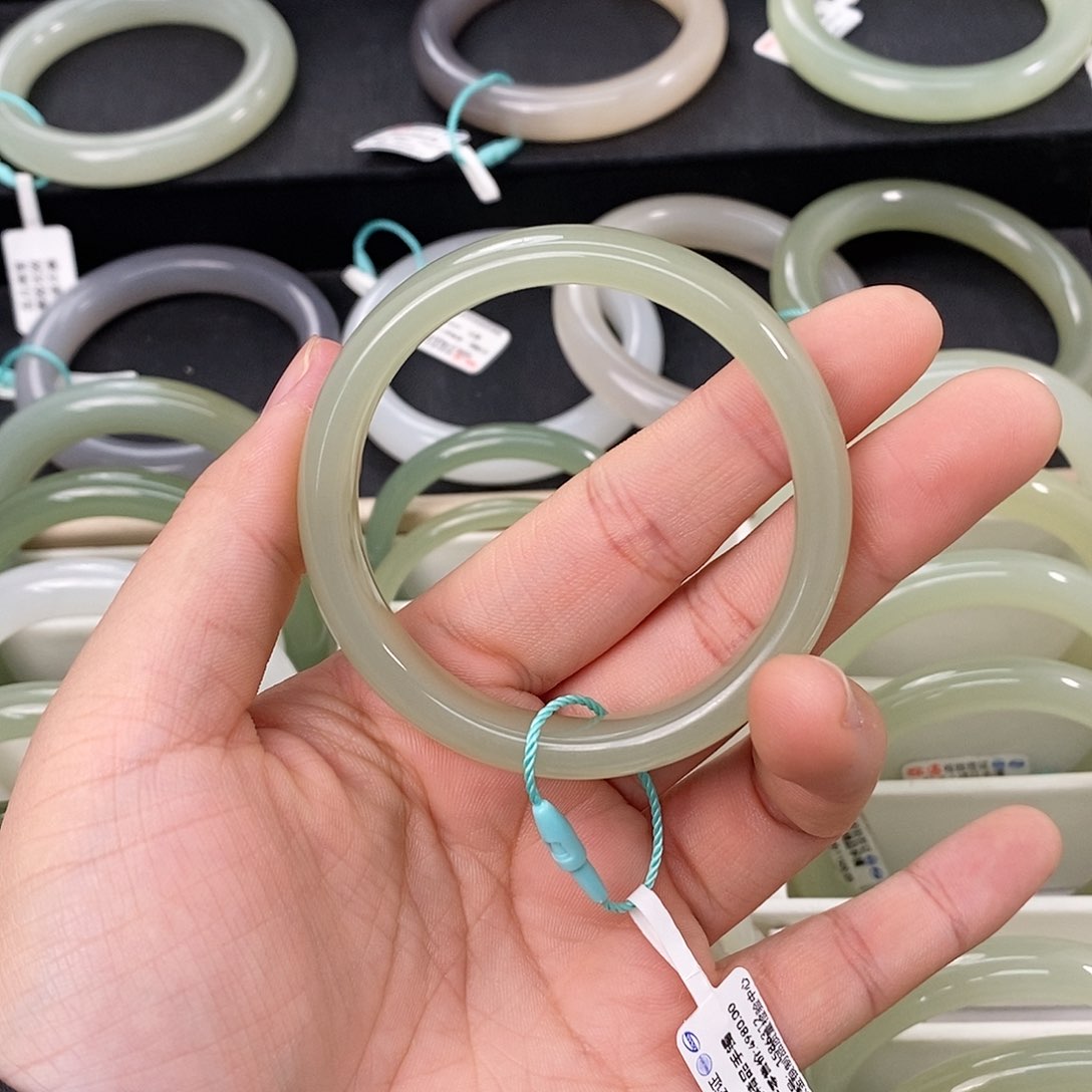 和田玉手镯未镶嵌52.53