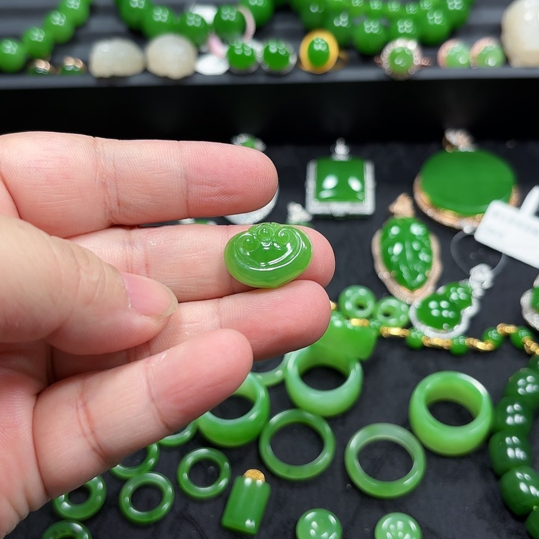 和田玉未镶嵌珠宝半成品