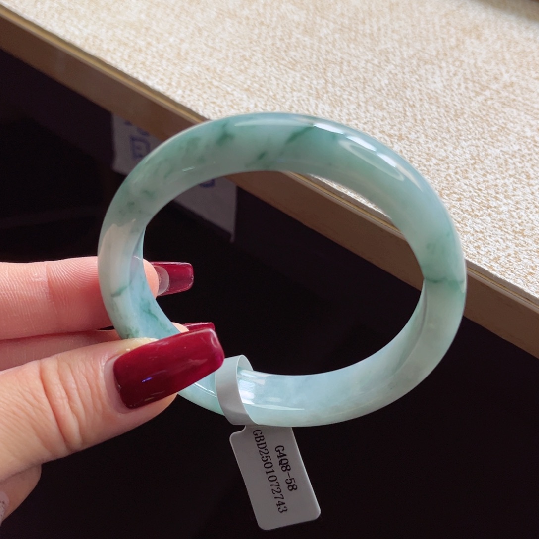 翡翠手镯未镶嵌手镯