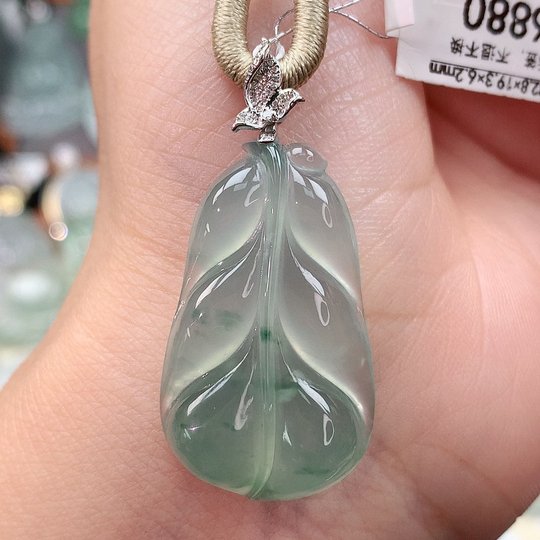 颈饰18K金镶嵌翡翠叶子