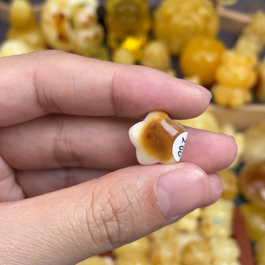 琥珀裸石未镶嵌蜜蜡