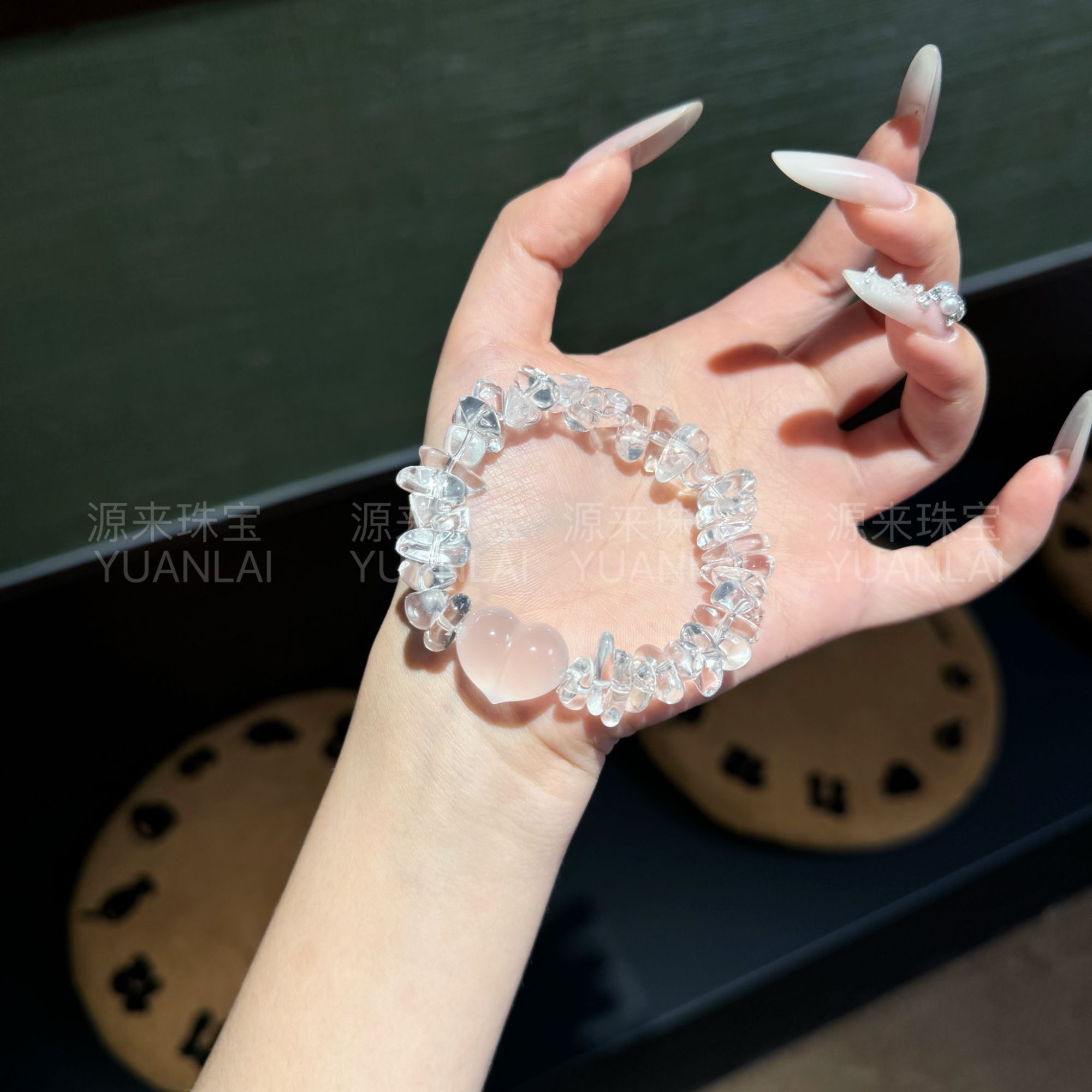 YY12 白水晶随型粉水晶屁桃手串