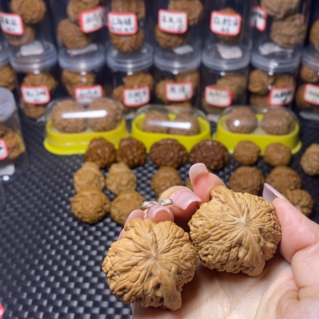 文玩核桃吊坠漩**涌磨盘全品