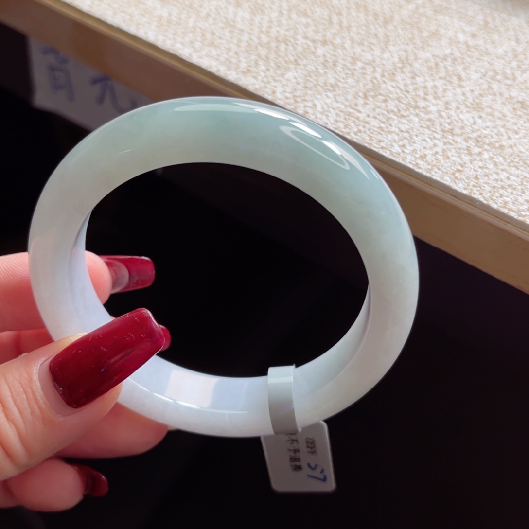 翡翠手镯未镶嵌手镯