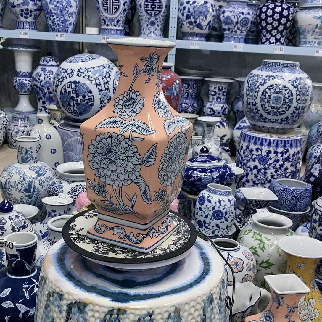 【闪购商品】摆件鱼尾瓶瓷器摆件………………………………