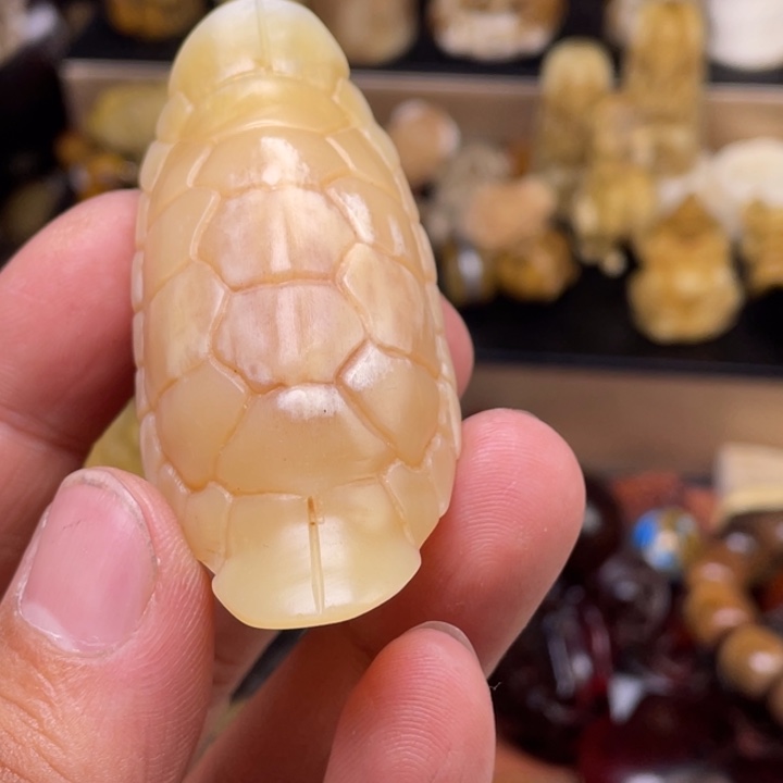 驼骨摆件人工忙着