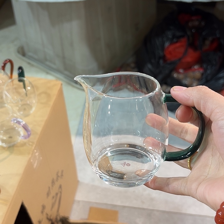 橙然墨绿。        