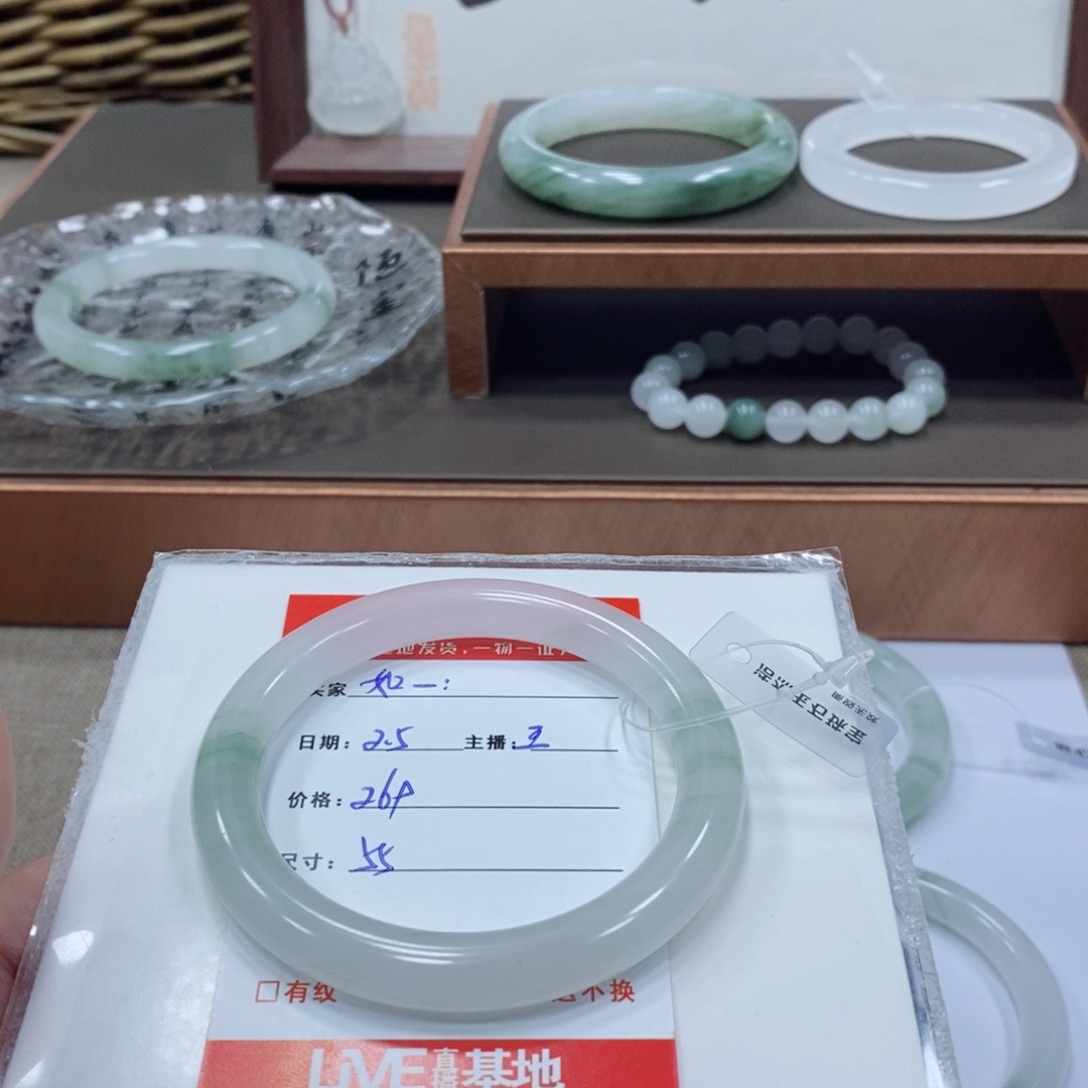 石英质玉手镯未镶嵌ღ****一