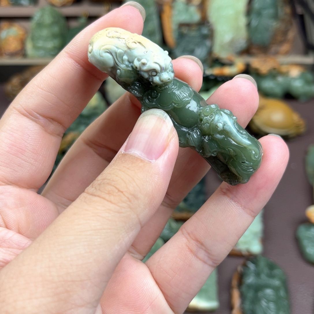 岫岩河磨玉（透闪石质玉）未镶嵌把件