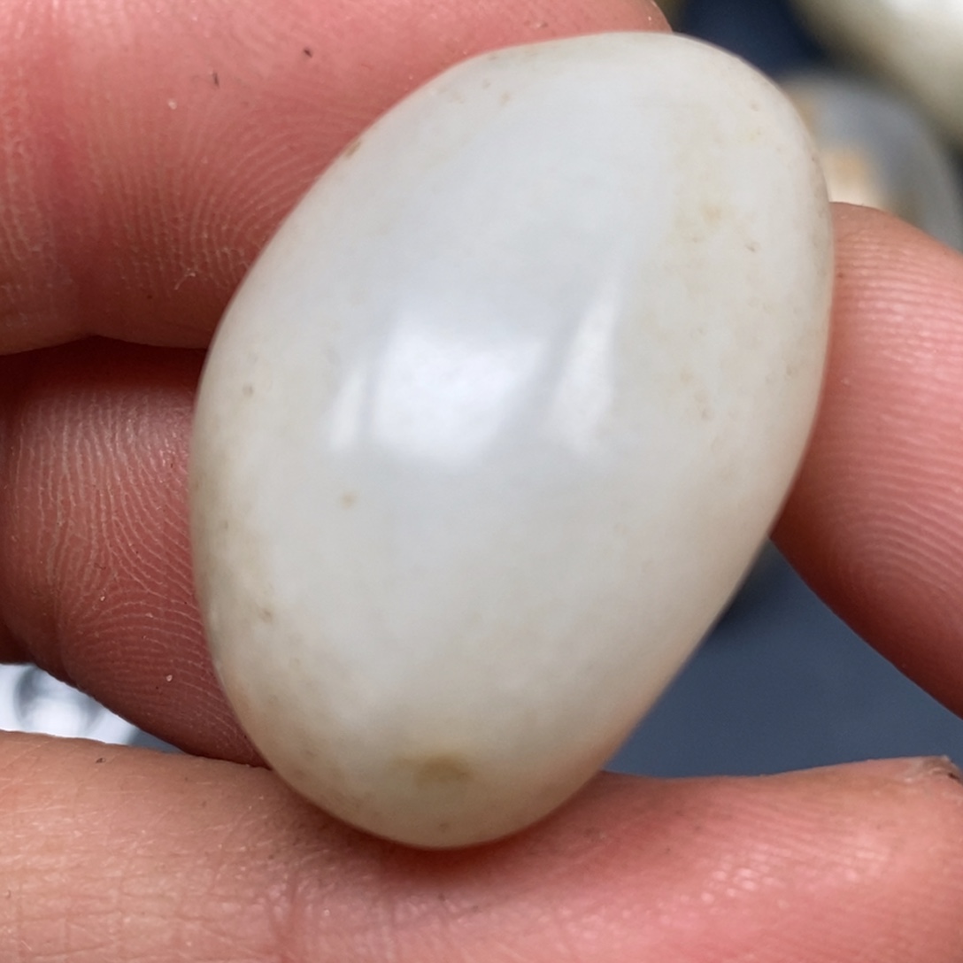 和田玉挂件足铂镶嵌