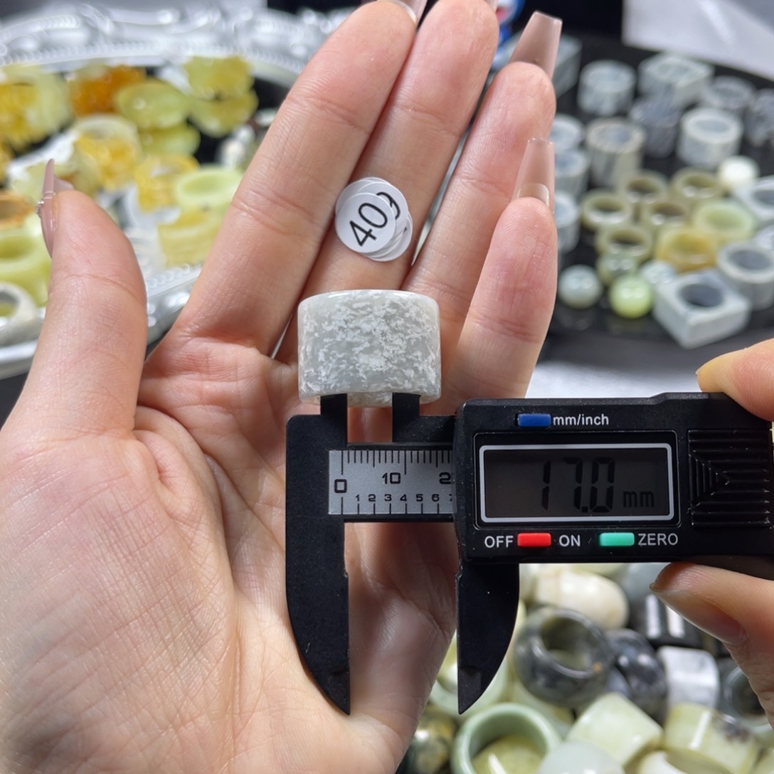 蛇纹石玉未镶嵌戒指