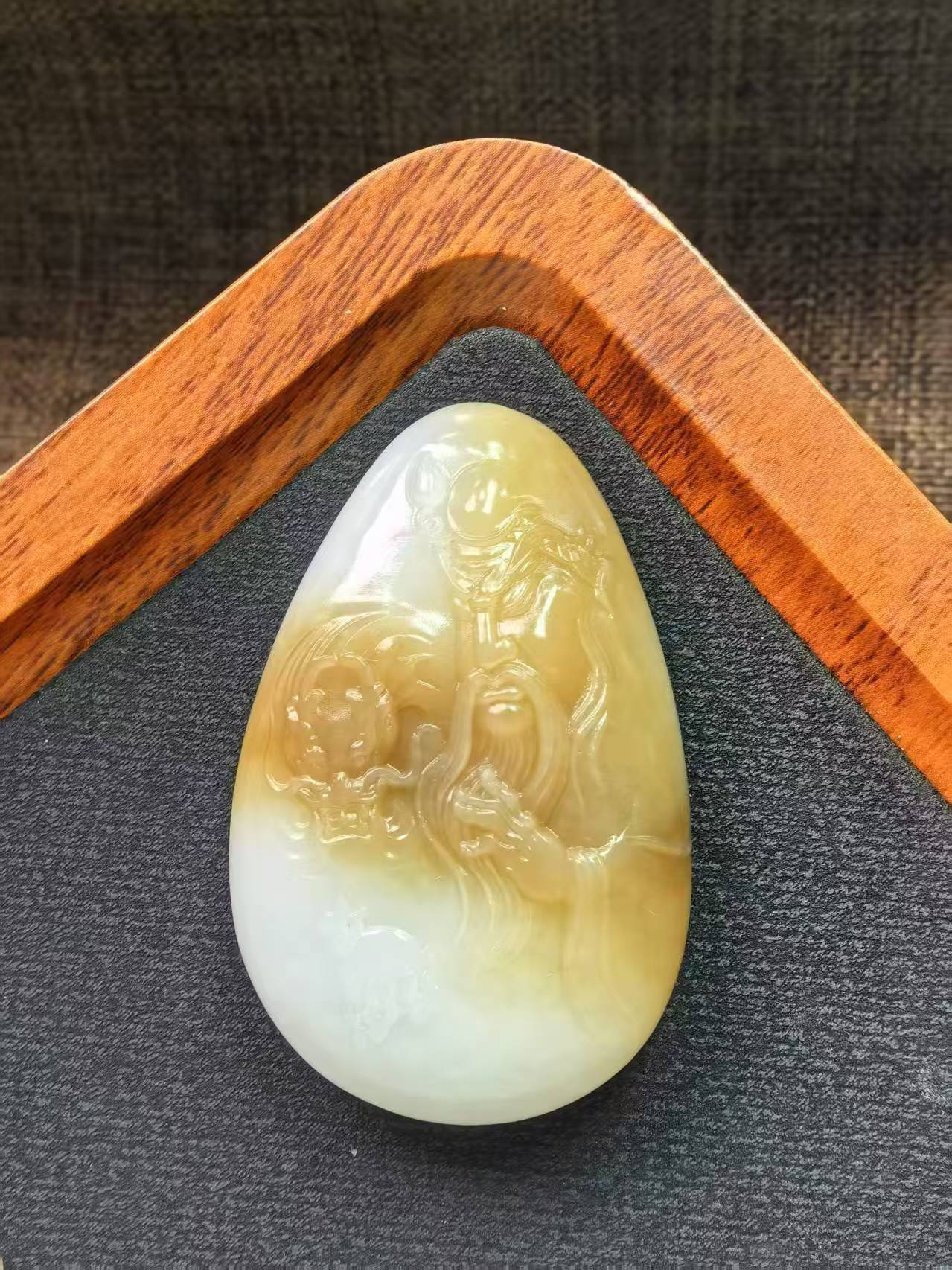 严选天然和田玉俄料糖白关公长61宽39.2厚16精雕俏色时尚男款女款