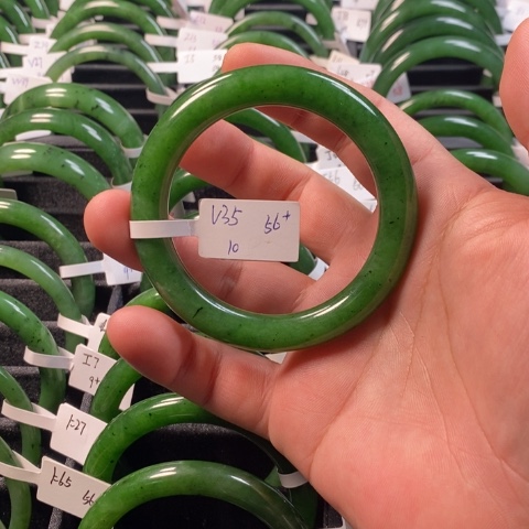 和田玉（碧玉）手镯未镶嵌心**提