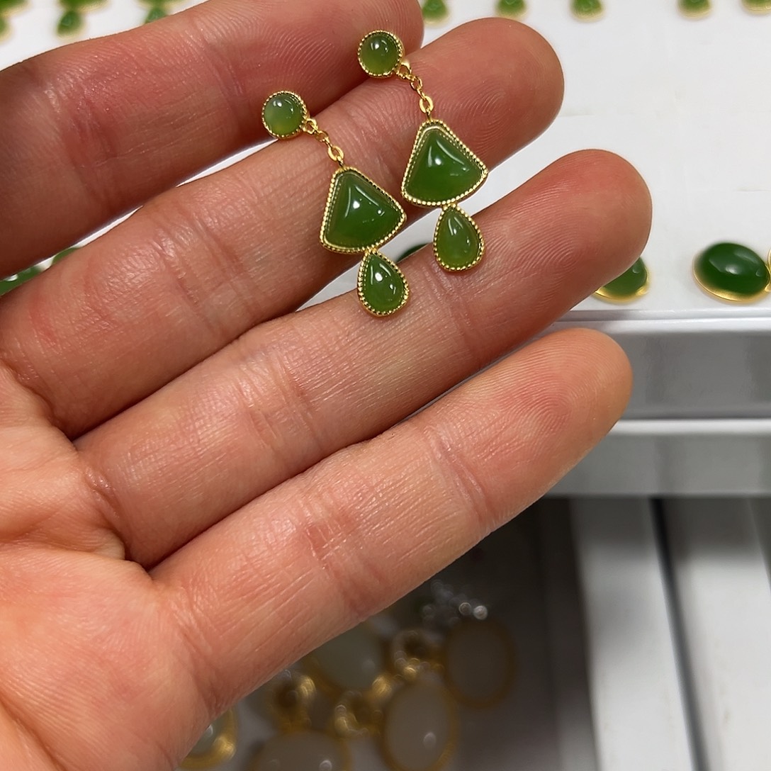 和田玉（糖玉）银S925镶嵌耳钉秦*石