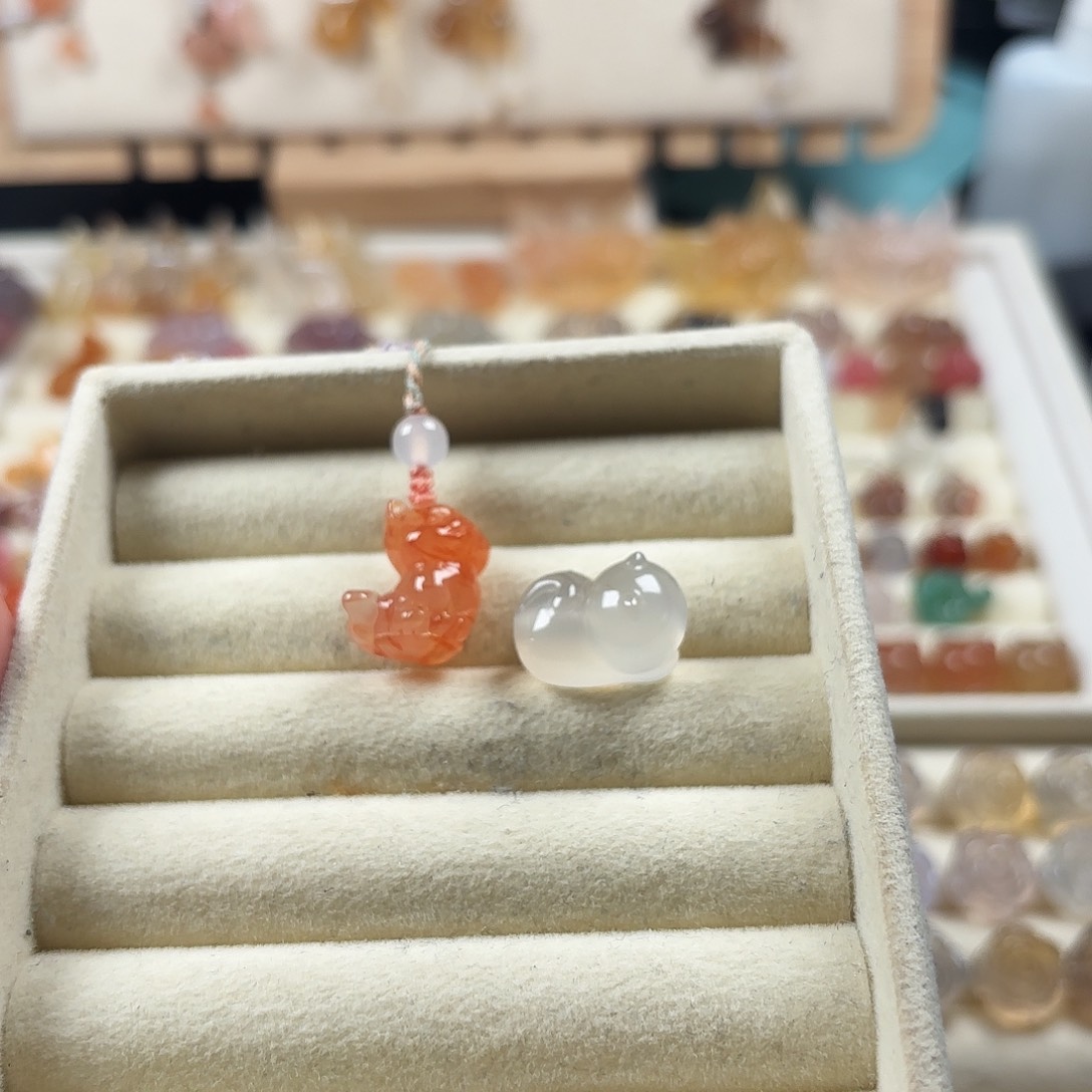 塔***里玛瑙/玉髓未镶嵌颈饰