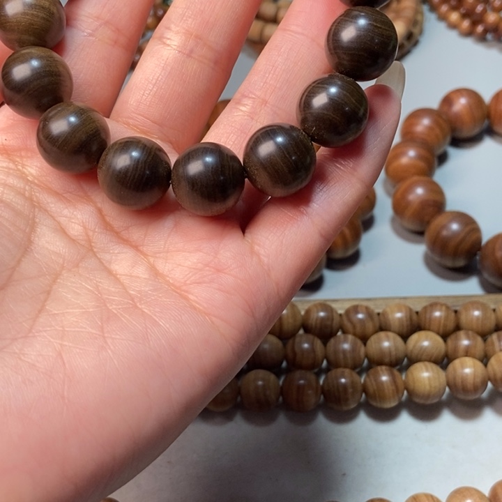 夏***末檀香木老山檀香水阴沉1.5*15，奶香