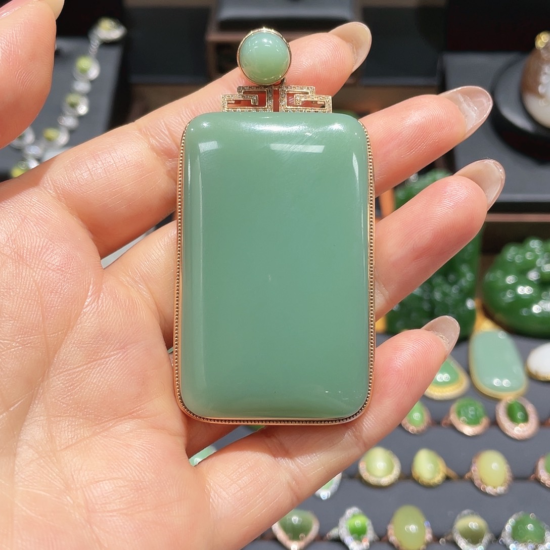 崔***妮和田玉未镶嵌戒指