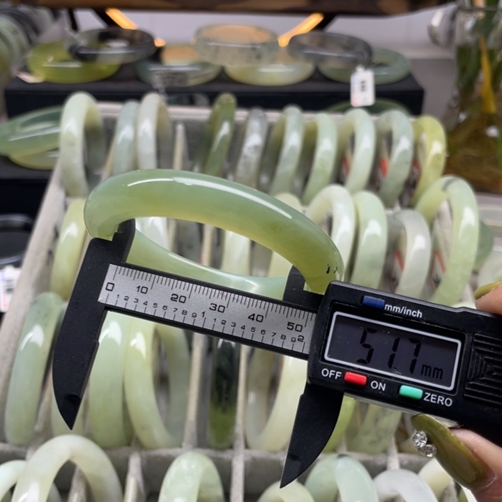 蛇纹石玉手镯未镶嵌237