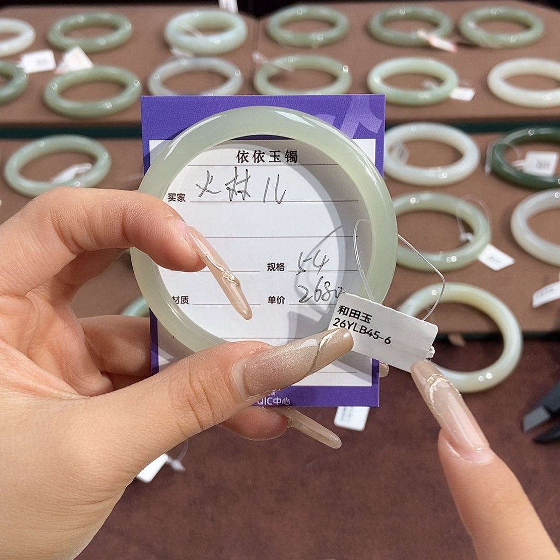 和田玉手镯未镶嵌火*儿