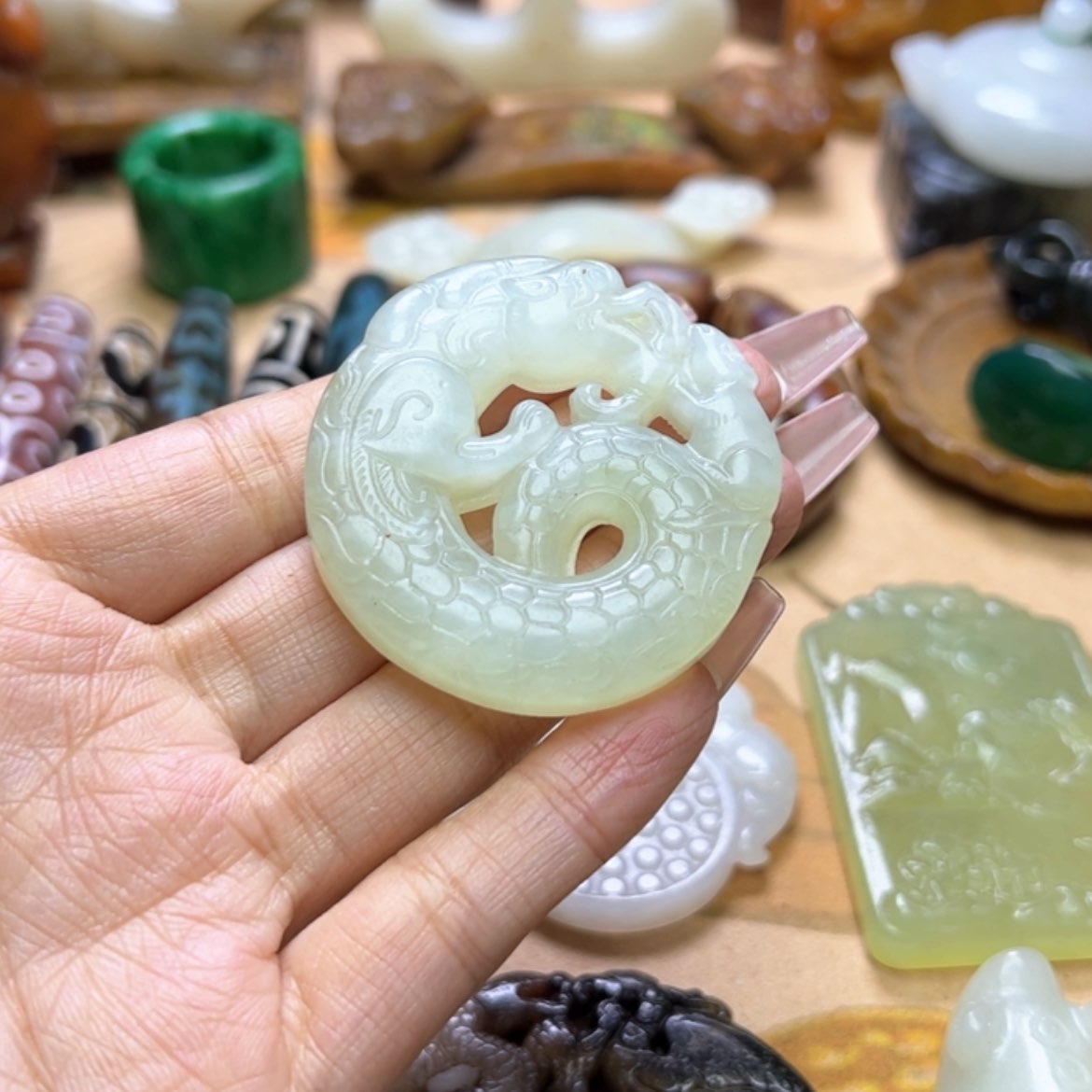 【闪购商品】蛇纹石玉颈饰未镶嵌