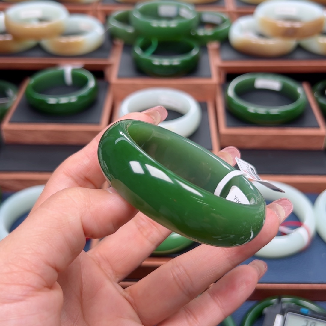 未镶嵌手镯和田玉（碧玉）