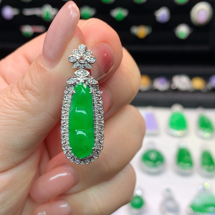 翡翠吊坠(不含链)18K金镶嵌