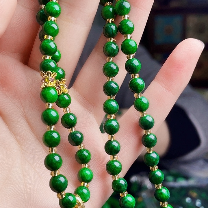 翡翠未镶嵌颈饰多样性