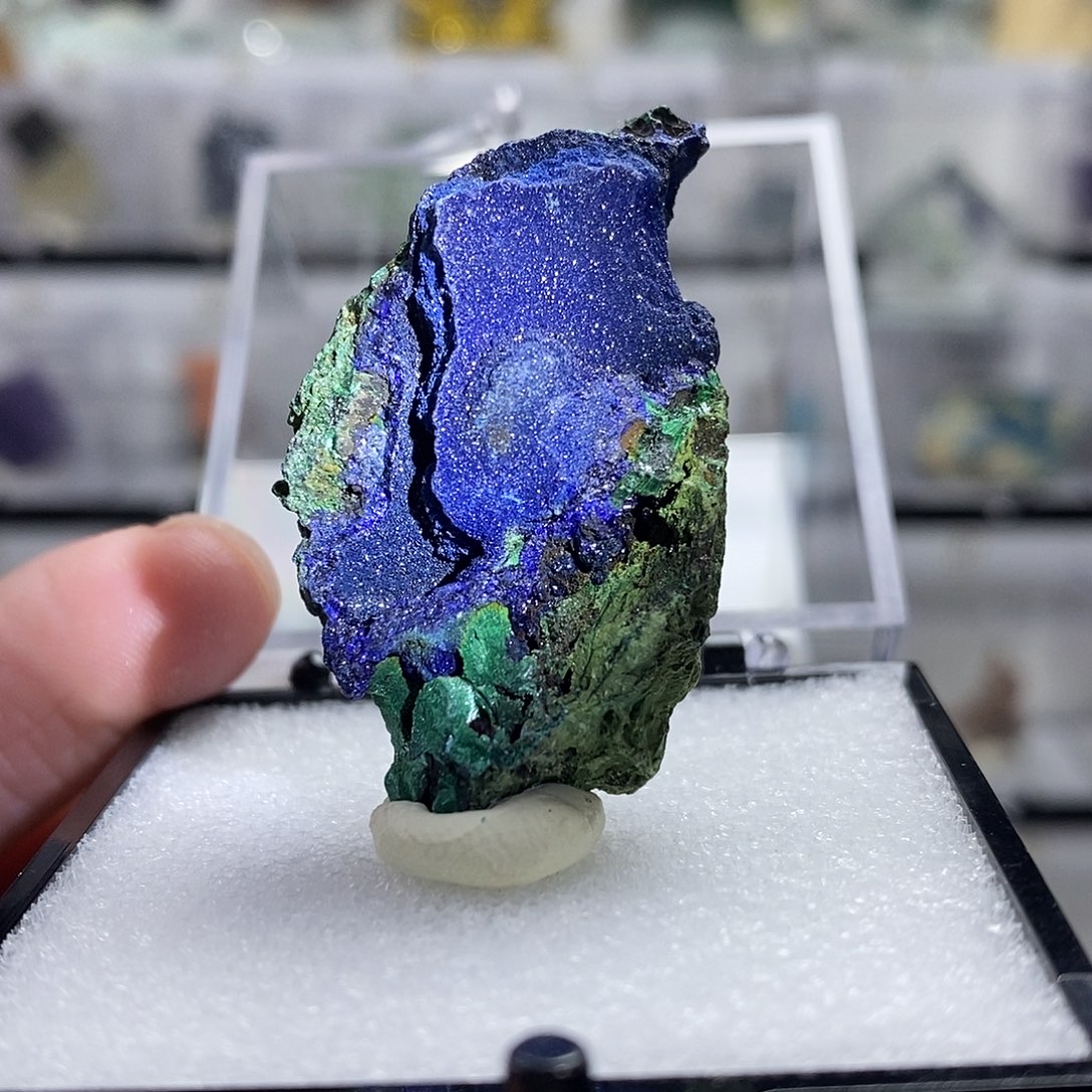 紫砂安徽细闪蓝铜矿