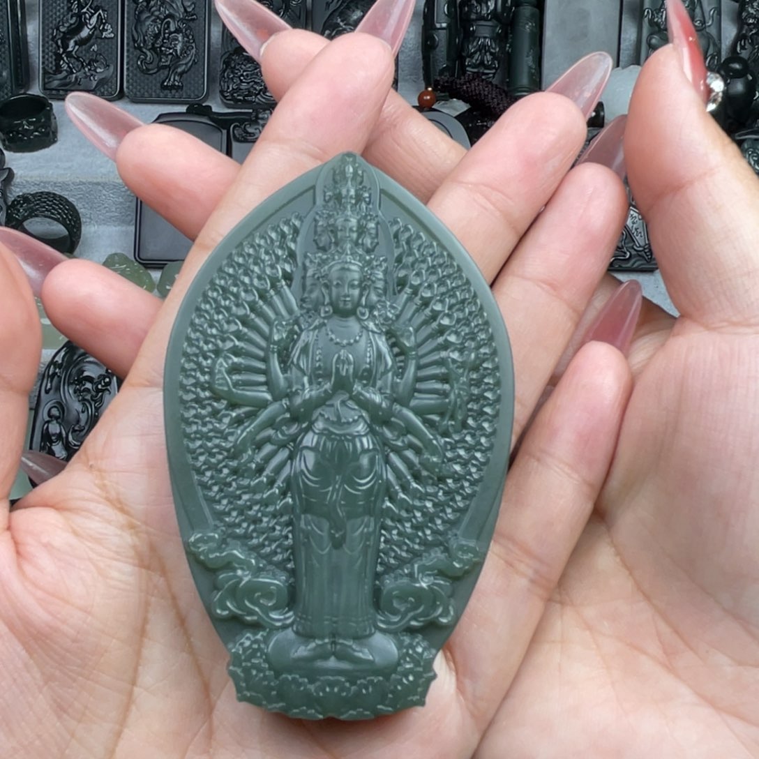 颈饰未镶嵌和田玉君**笑