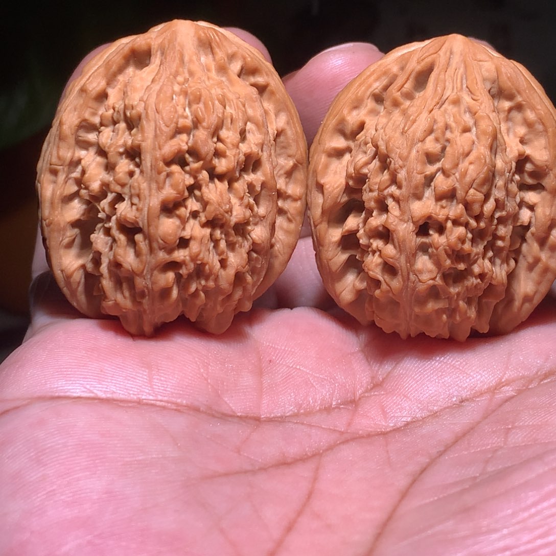 ****把件文玩核桃异性南疆石  38尺