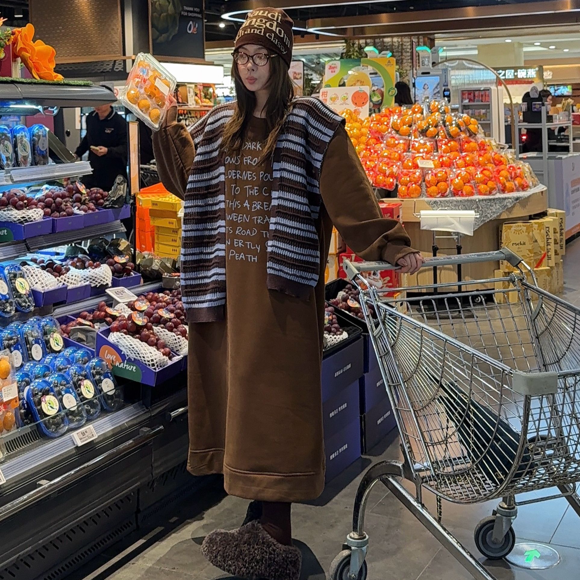 晶咕软软【慵懒收藏家】韩系松弛感字母印花卫衣裙+条纹针织披肩