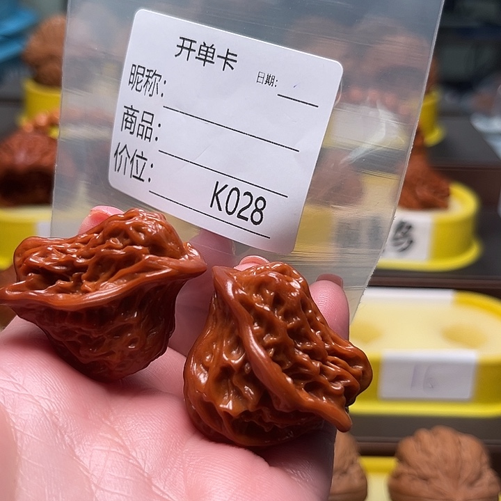 L***Y文玩核桃吊坠报喜鸟吉祥鸟